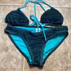 Ladies swimsuit. Size 3-5. No boundaries brand